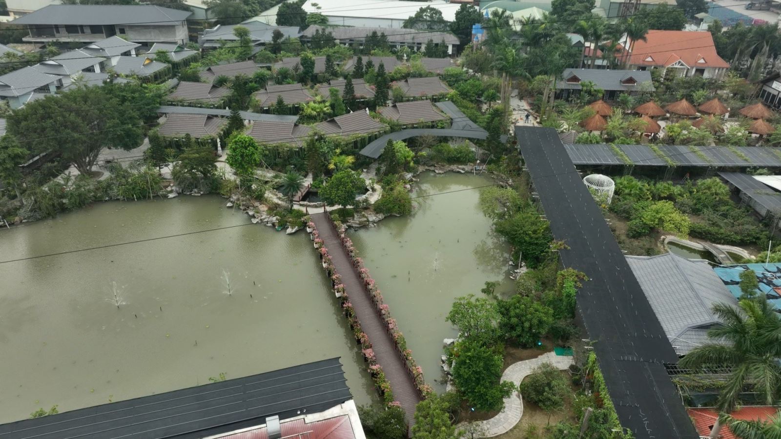 Làng Du Lịch Sinh Thái Sen Hồ