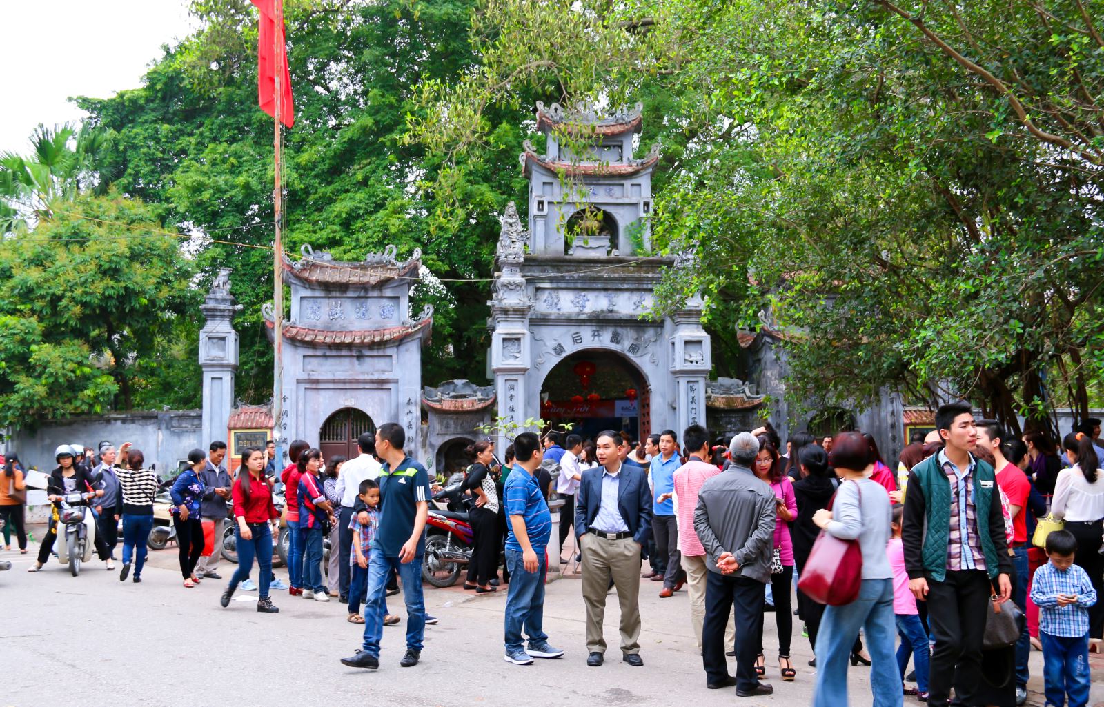 Linh thiêng đền Mẫu